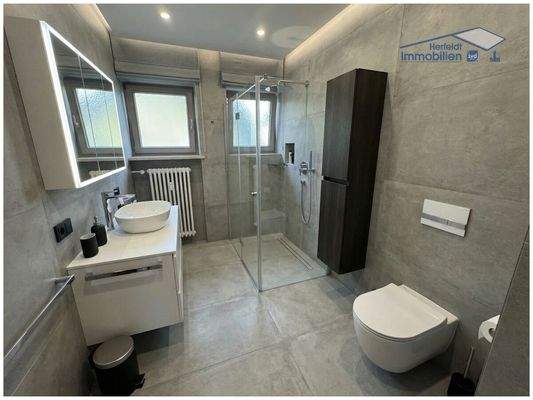 Komplett neu renoviertes Badezimmer (30.000 €)