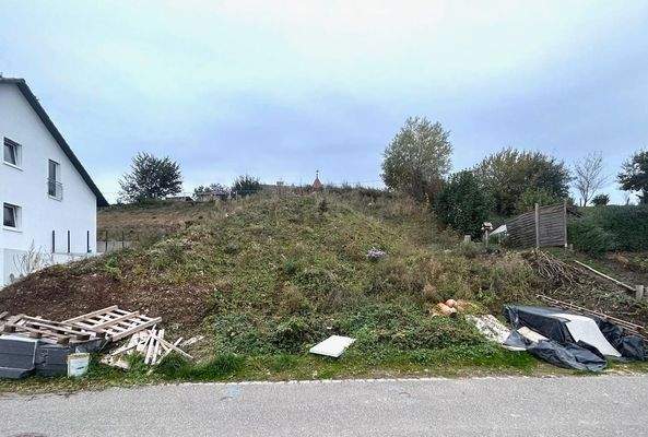 Straßenansicht Grundstück.jpg