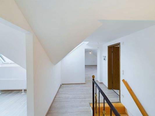 Flur/Aufgang OG.
