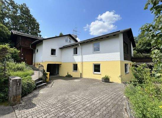 Anwesen, Parkplätze, TG Einfahrt