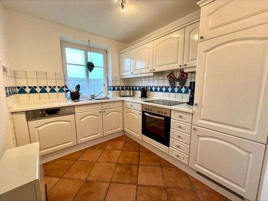 Küche mit Einbauküche