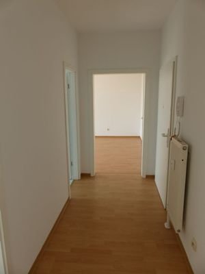 Flur Richtung Bad und SZ