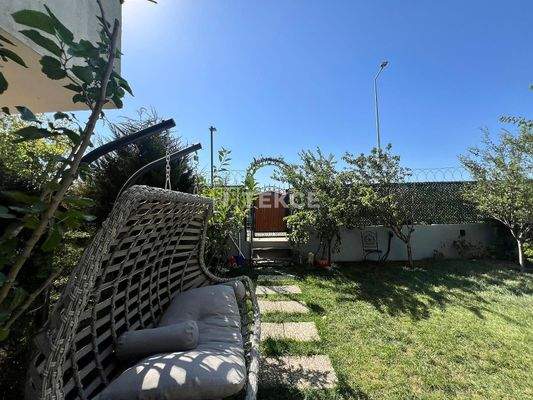 Villa with a Private Garden and Pool in İstanbul Büyükçekmece