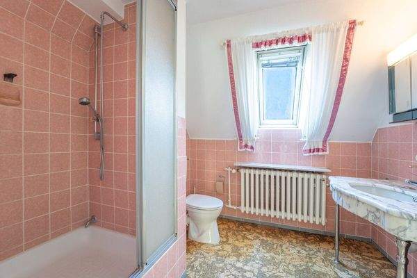 Badezimmer im Dachgeschoss
