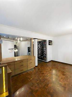 Verbindung zwischen Laden- & Büroflächen (KI-Visualisiert).jpg