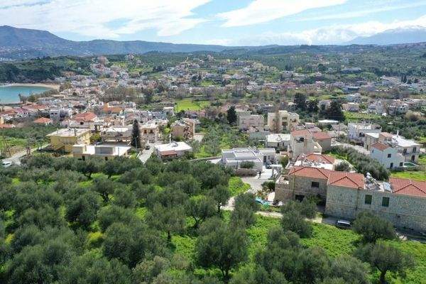 Kreta, Kalyves: Weitläufiges Grundstück mit Meerblick zu verkaufen