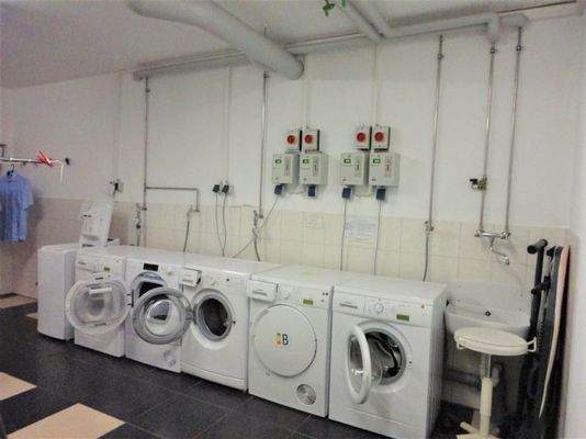 Wasch- und Trockenraum mit Münzautomaten