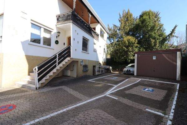 Seitenansicht, Parkplätze