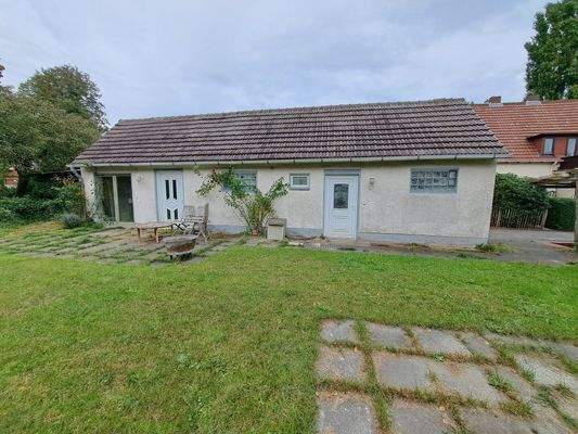 Blick aufs Nebengebäude.jpg