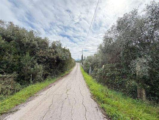 Strasse zum Grundstück