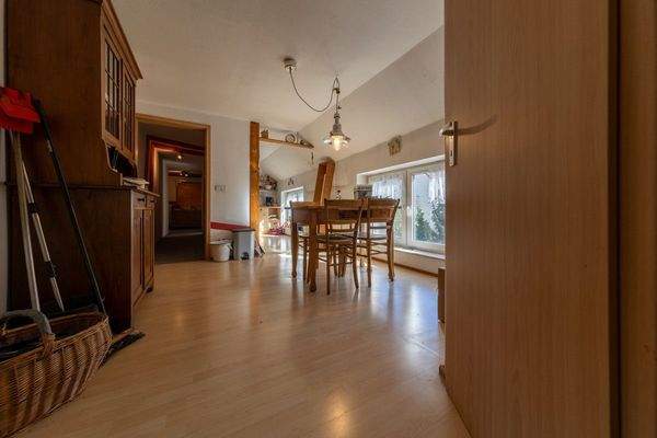 OG offener Essbereich mit Küche (zum Flur)