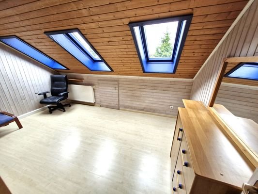 eines der Kinderzimmer im Dachgeschoss