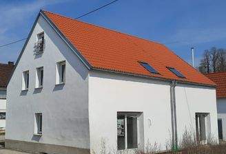 Ihr Zuhause? DHH links v. Foto
