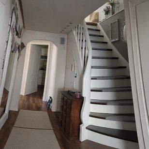 Flur und Treppe