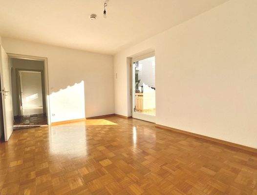 Mit Ausgang zum Balkon