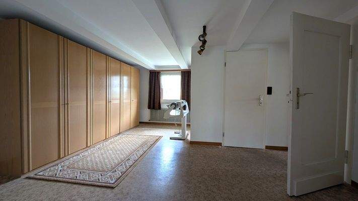 Ankleiderzimmer und Bad