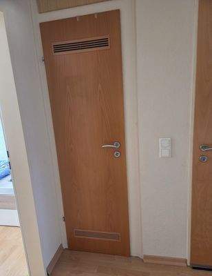 Tür zum Abstellraum.jpg