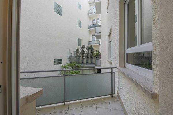 Balkon zum Hinterhof