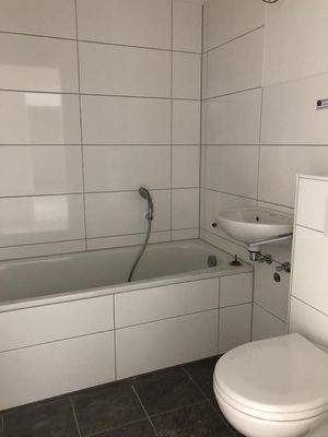 Badezimmer mit Duschwanne