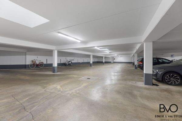 Großzügige Tiefgarage