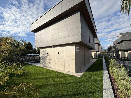 Villa with Pool within Walking Distance of Çalış Beach in Fethiye