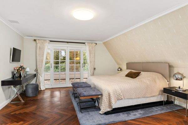 Hauptschlafzimmer (31,52m²) mit Loggia