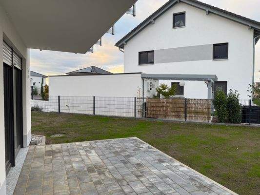 Terrasse mit eigenem Gartenanteil (1).jpeg