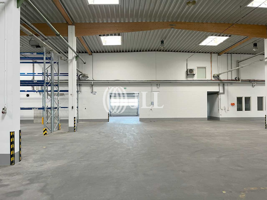 Innenansicht Halle - JLL