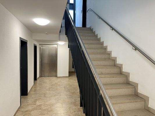 Geräumiges Treppenhaus