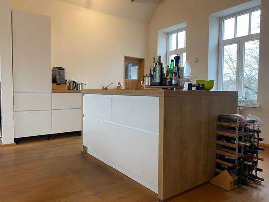 Die moderne und hochwertige Küche im DG