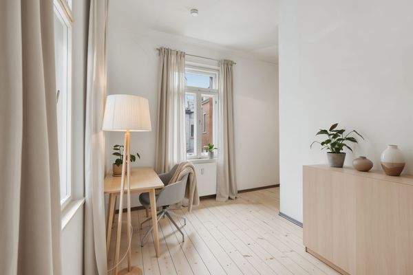 Zimmer OG - als Büro nutzbar (KI-Staging)