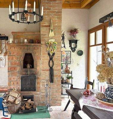 Ofen in einem besonderen Design, von einem ungarischen Künstler entworfen 