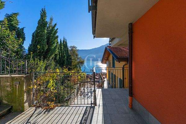 TERRAZZA CON VISTA LAGO