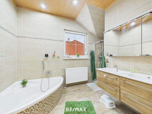 Zweifamilienhaus in Illmitz Bad OG