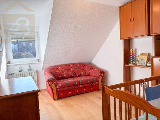 Arbeits- / Kinderzimmer DG