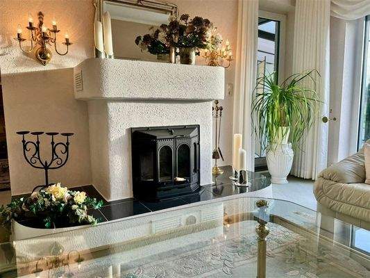 Wohnzimmer mit Kamin