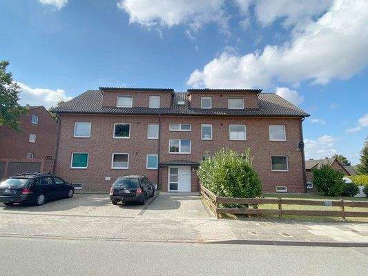 Blick auf hochwertiges MFH mit 9 Mieteinheiten