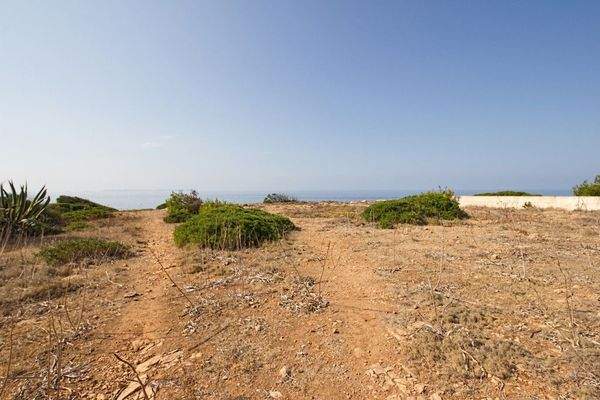 Grundstück mit Panoramablick in erster Meereslinie zum Verkauf in Cala Pi, Mallorca