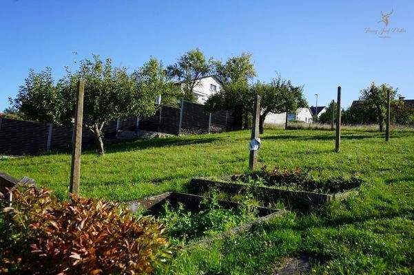 großer Garten mit Weitblick