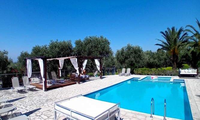 Kreta, Kournas: Luxuriöse Steinvilla mit Meer- und Bergblick