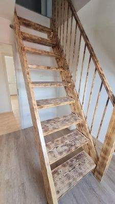 Treppe zum Spitzboden