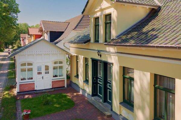 Hausansicht mit Pavillion