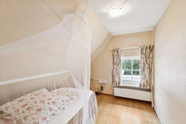 kleines Schlafzimmer DG