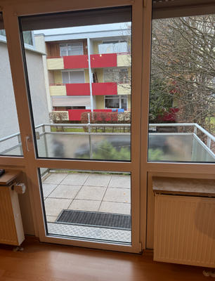 Balkon mit Blick ins Grüne.png