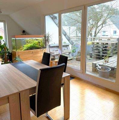 Wohn-/Esszimmer Blick auf Dachterrasse