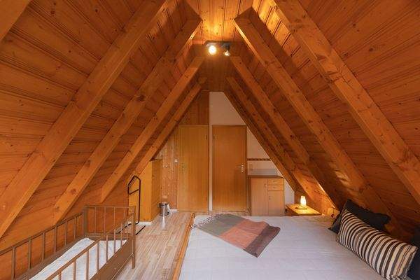 Schlafzimmer mit Doppelbett