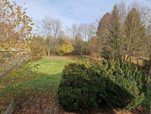 Blick in den Garten vom Bad