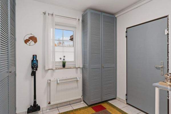 Hauswirtschaftsraum mit Zugang zur Garage 7,50 m²