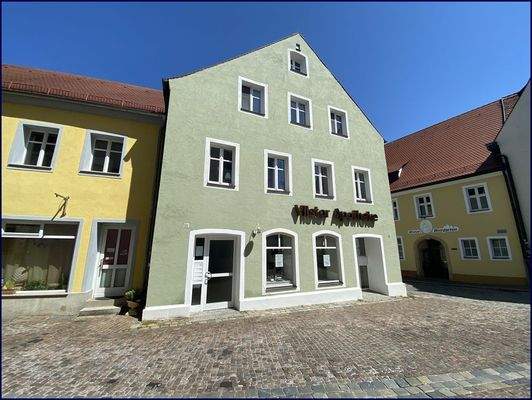 Frontansicht mit Eingangsbereich