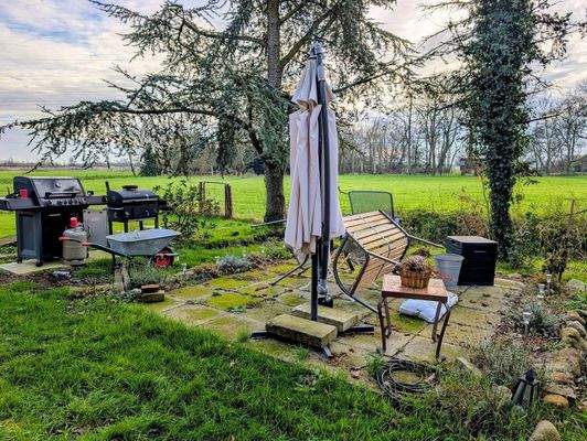 weiter Blick über Wiesen und Felder